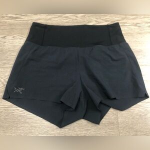 NWOT Arc’teryx Women’s Black Essent Run High Rise Short - 3.5” Inseam